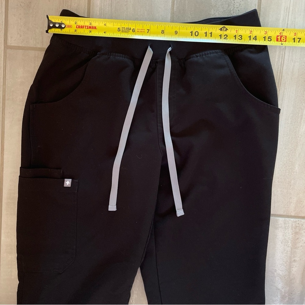 FIGS Black Scrub Set Small Casma Top/Small Kade Cargo Bottoms Pants Women’s - Picture 13 of 16